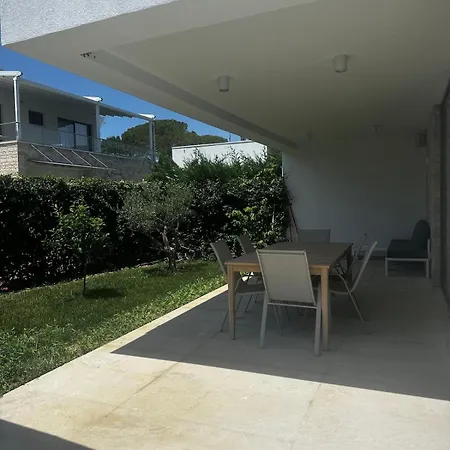 Bliss Luxury With Private Pool 5 Min To Beach, Villa Durrës